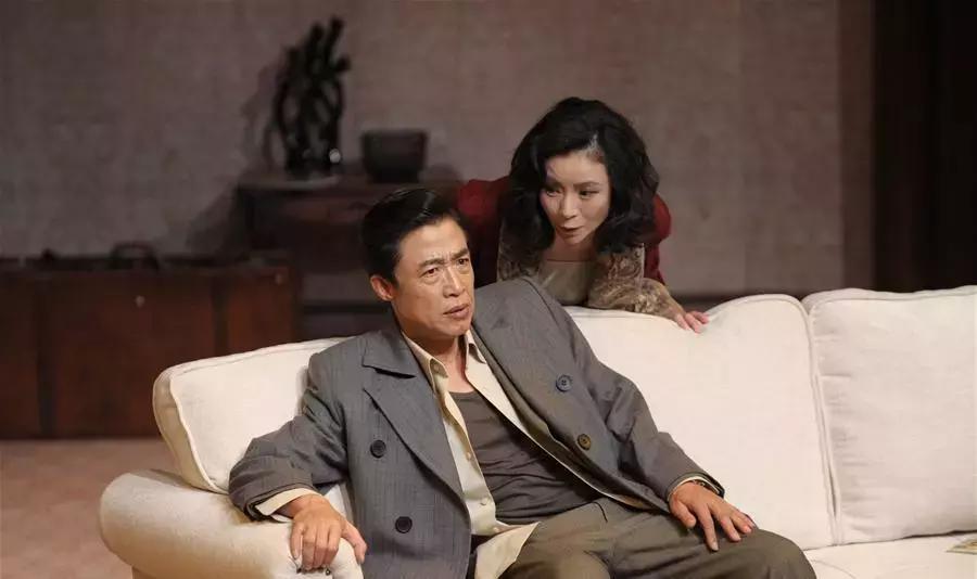 前苏联剧作家A·盖利曼《家丑外扬》探讨“女性软*力暴**”的话题