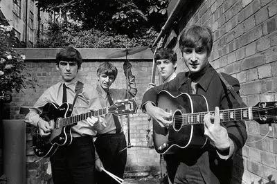 披头士乐队的约翰列侬个人介绍,披头士heyjude致敬约翰列侬