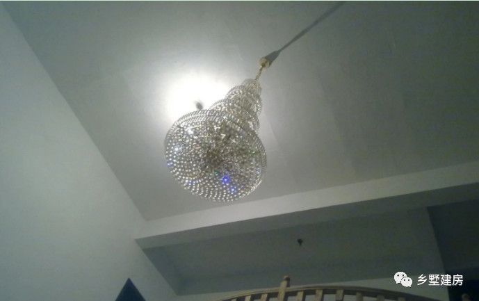 看看花200万乡下建的别墅外观,只花了33万修的农村小别墅