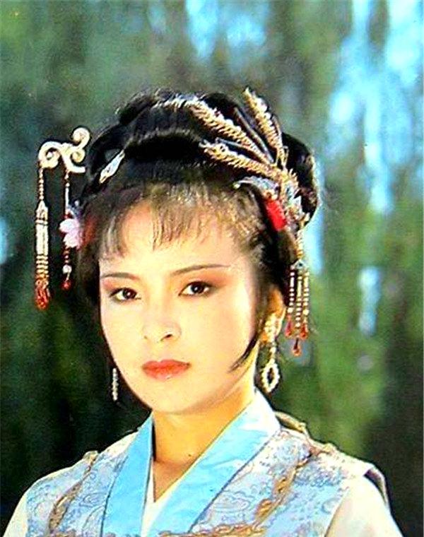 《红楼梦》里贾探春在贾府搞改革遇到的保守派有哪些人？