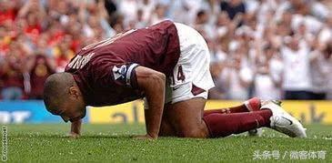 胸前十字架足球庆祝动作,足球各个射门庆祝动作