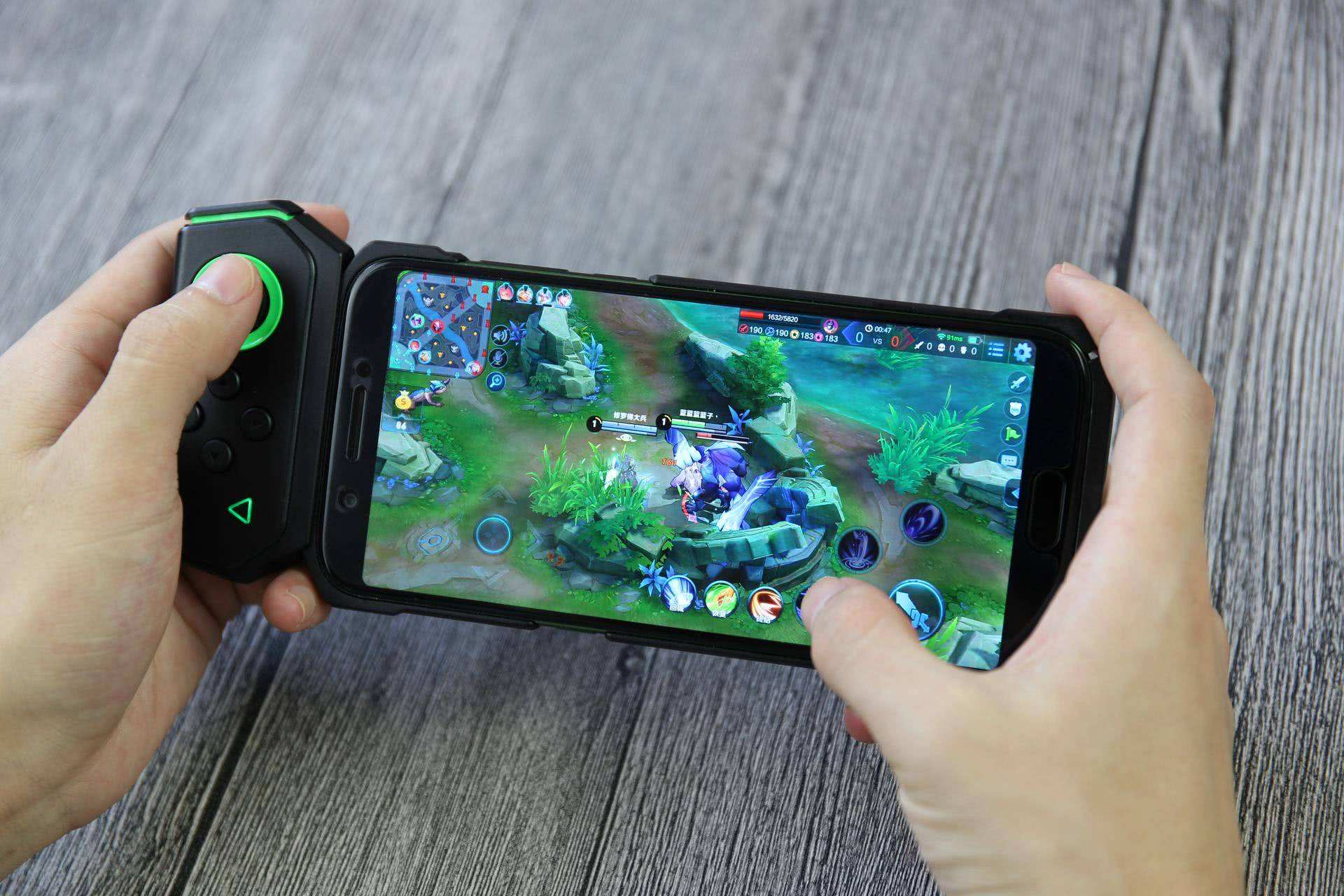 黑鲨游戏手柄吃鸡测评,黑鲨2手柄吃鸡视频