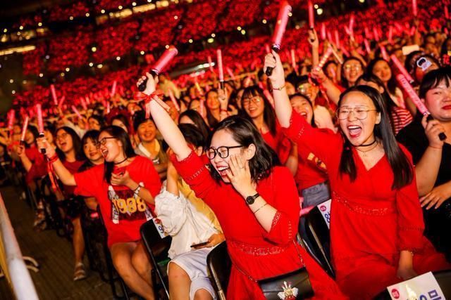 forforever华晨宇演唱会鸟巢2018,华晨宇whynobodyfights演唱会鸟巢