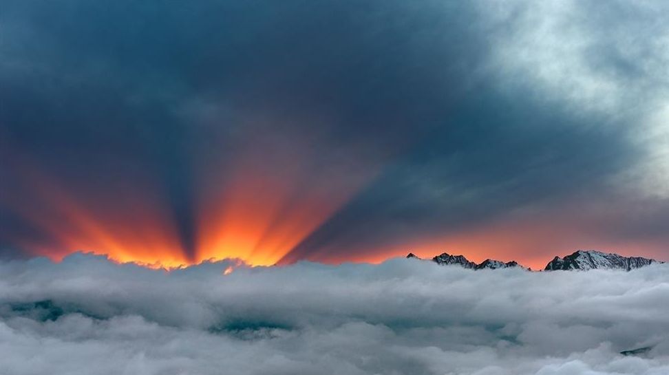 川西不次于牛背山的观景平台,比牛背山更近的贡嘎观景平台