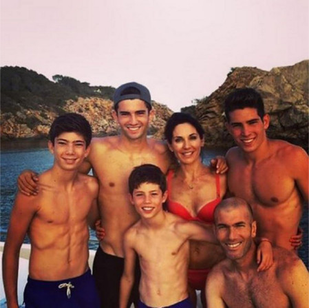 让齐达内甘愿陪逛街的女人:除了丈夫和家庭,一切繁华都是背景