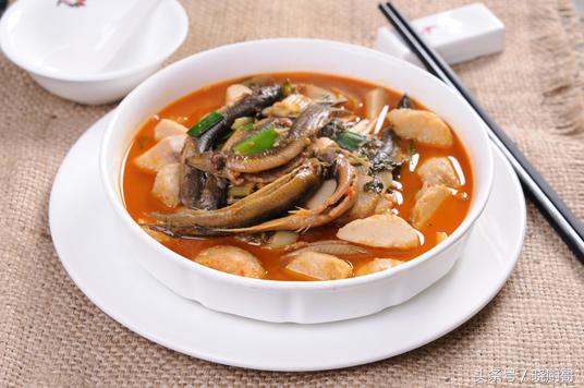 厨师做泥鳅教程,大厨教你泥鳅鱼的正宗做法