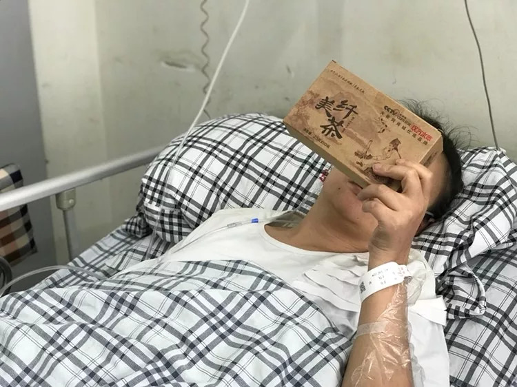 女子花1498元买来两盒减肥茶,网上买的减肥茶喝了10天