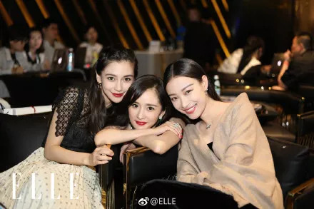 杨幂脸和手臂全涂了粉底,杨幂输给林允了吗