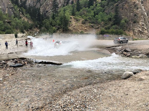 女骑士大踏板摩旅318川藏线 (318川藏线天堂之路)