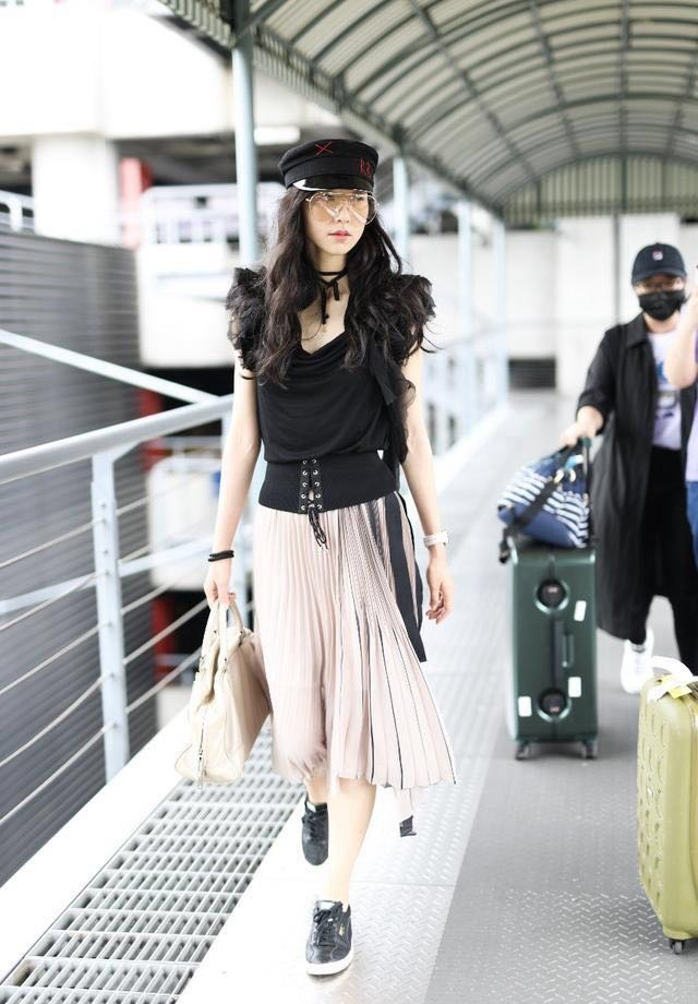 韩雪的穿搭真是太高级了,41岁秦岚撞衫26岁鞠婧祎