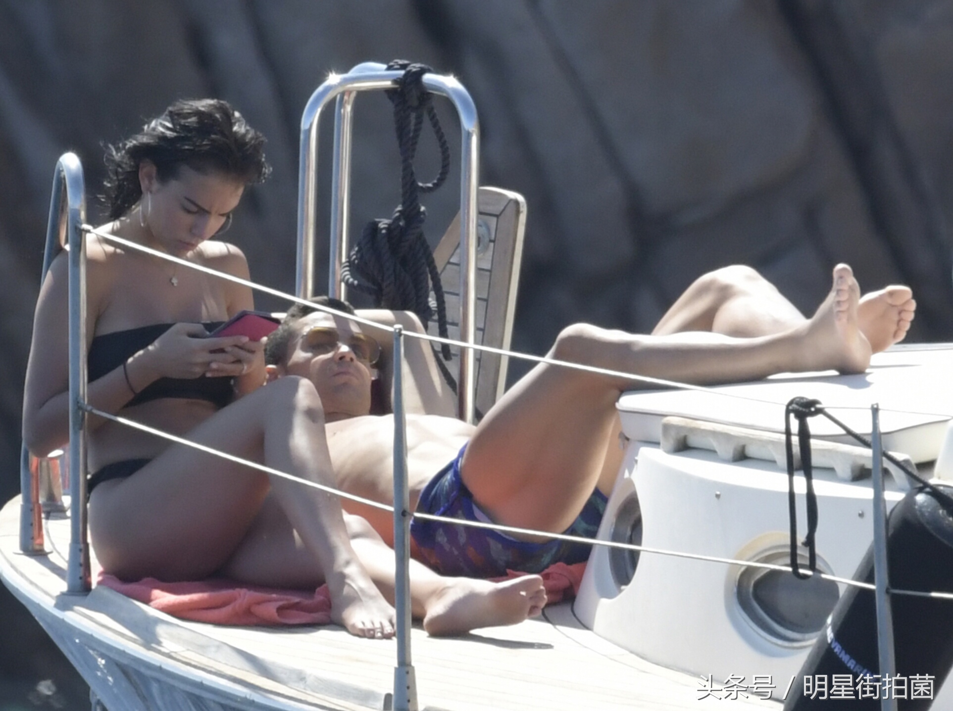 乔治娜晒游艇照与c罗接吻,乔治娜和c罗游艇