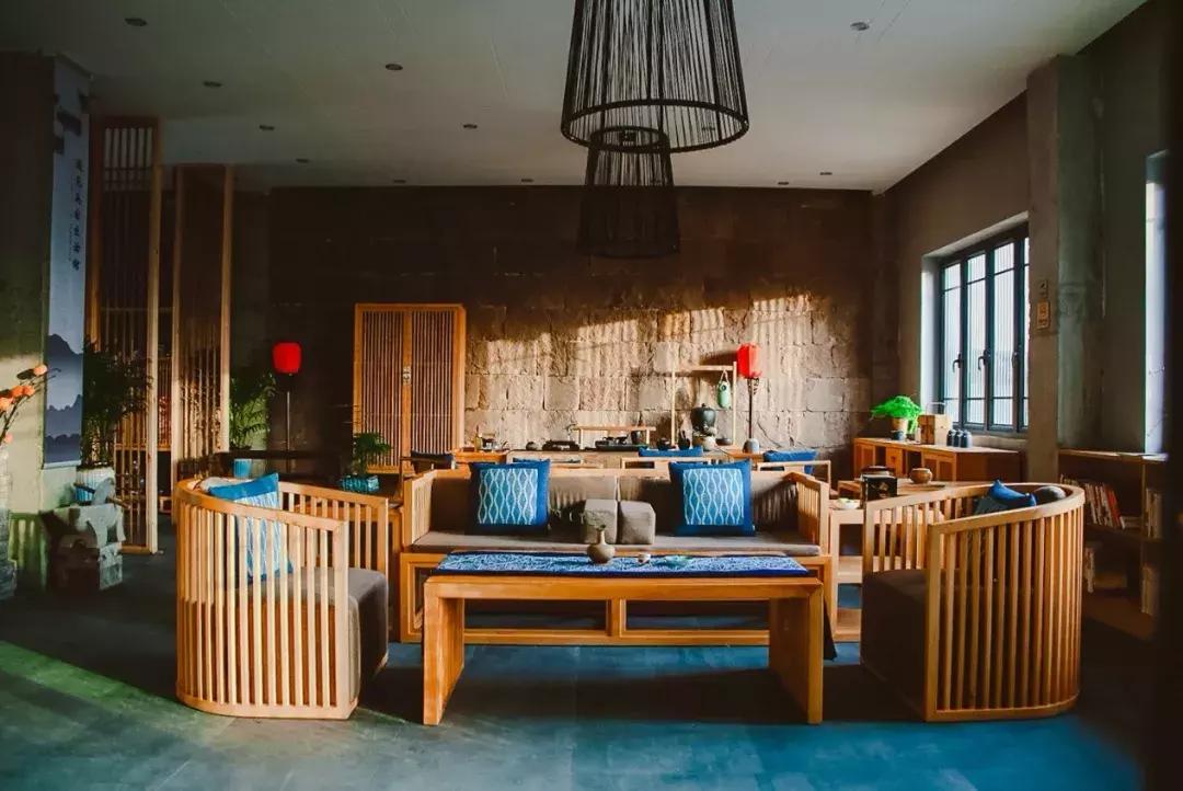 湘西浦市古镇，这个畅销青年女作家，和喜欢的人一起开了一家美宿