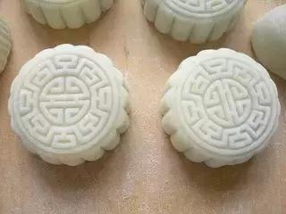 冰皮月饼怎么做才不会软糯变硬,冰皮月饼不需要烘焙吗