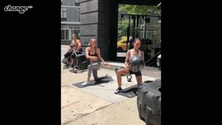 靠自己努力成功的人物,最经典的一次维密走秀