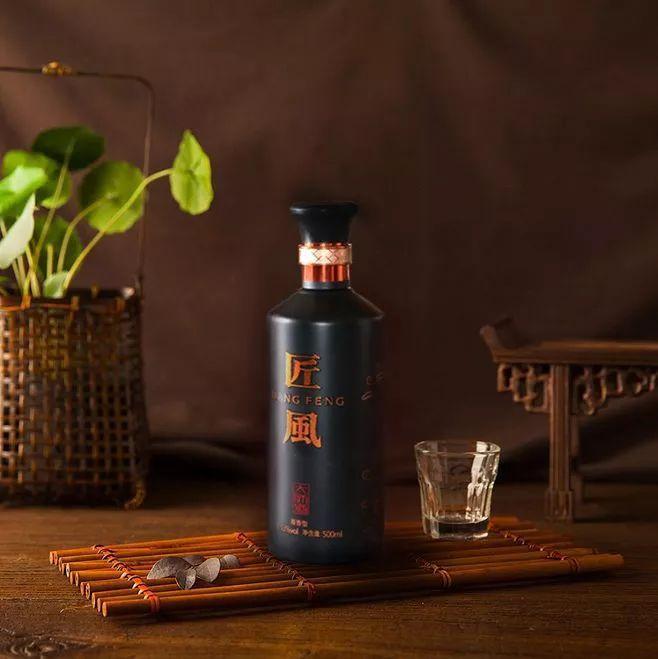 喝白酒最佳酒器,喝白酒最好用什么杯