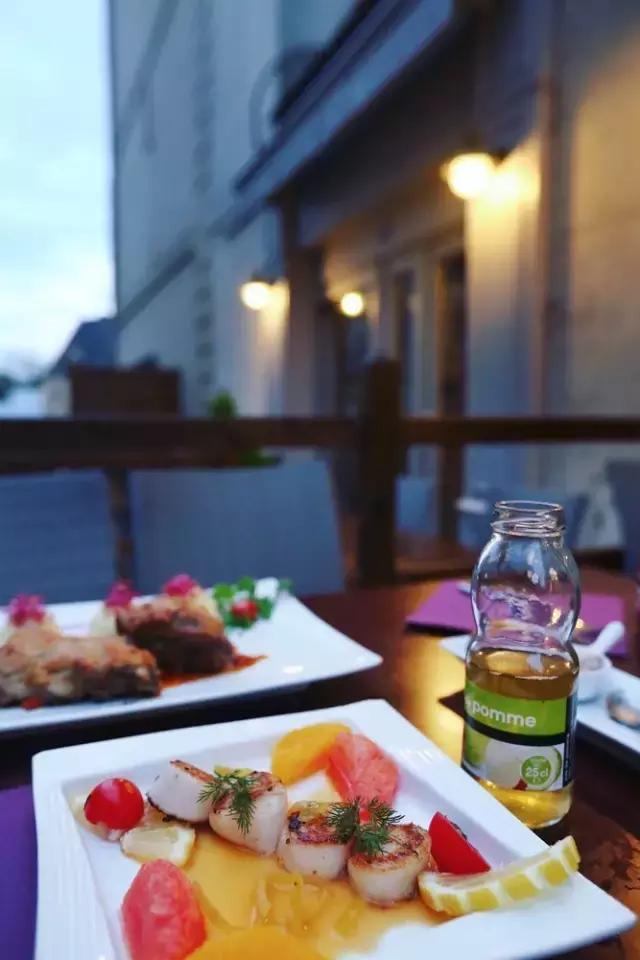 生活在别处完整版,法国西部自驾游