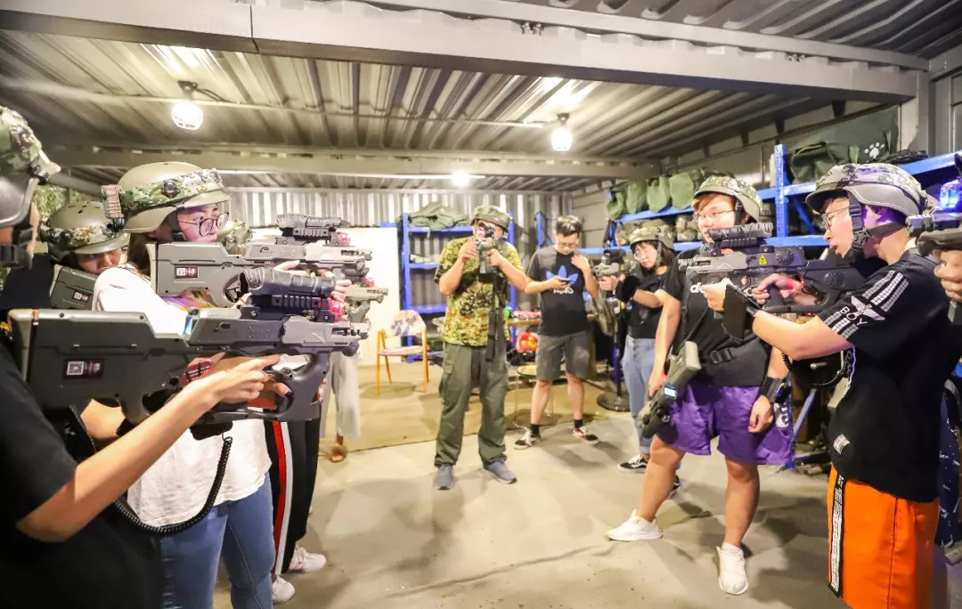 真人吃鸡海滩战斗,吃鸡真人版真实场地