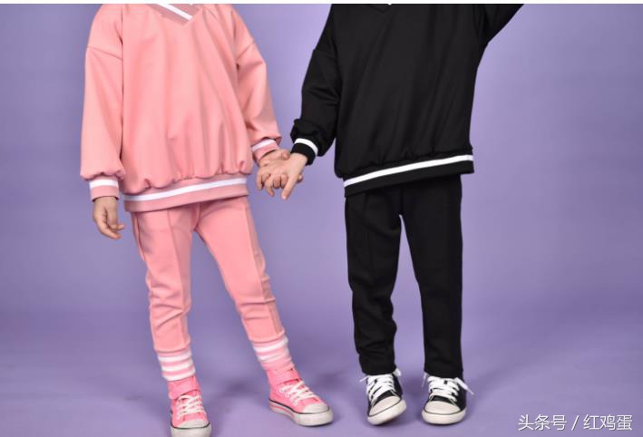 韩国冬季童装穿搭,今年童装韩潮流行款式