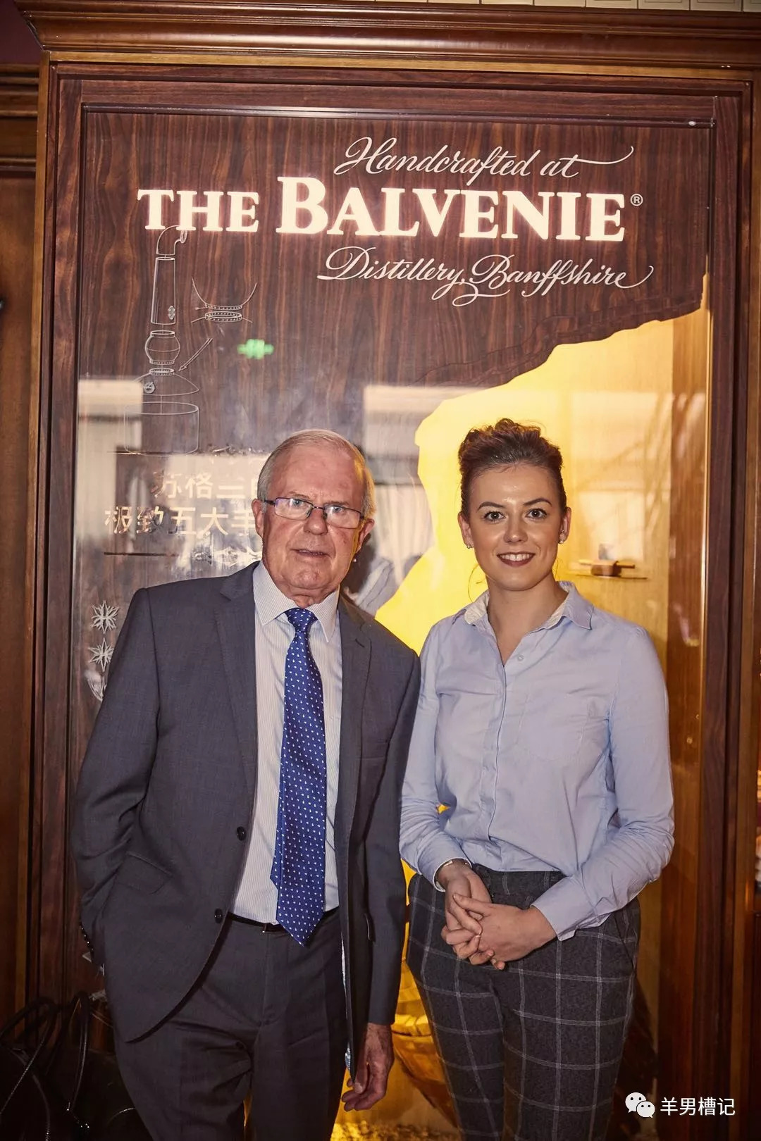 他在今年教师节宣布退休计划并着力挚手相传下一代