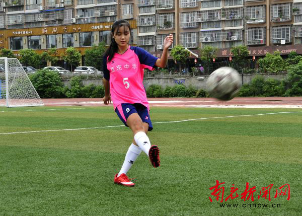 女运动员变身,年轻小将短跑运动员