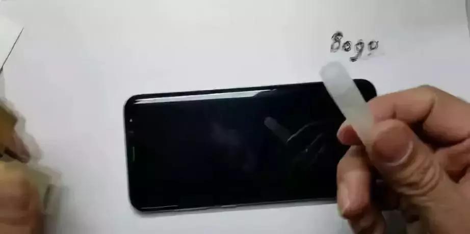 为什么手机摔了钢化膜没事屏碎了,手机钢化膜摔裂了对手机有影响吗