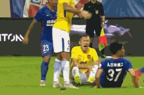 中超恶人乱踢吓得国脚后退躲避！3年前他差点一脚废掉江苏核心