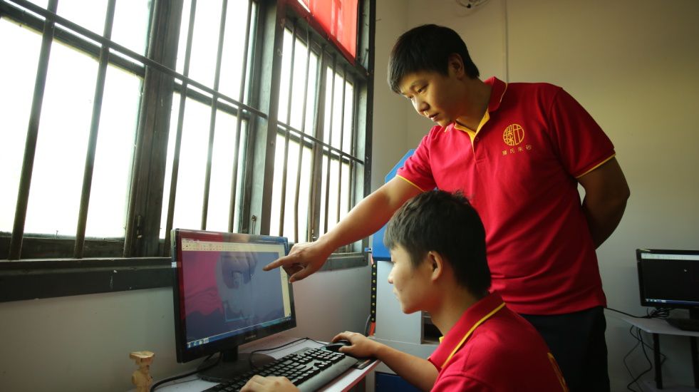 校友故事|湘西飞出“红凤凰”,环保朱砂助力老乡建家乡