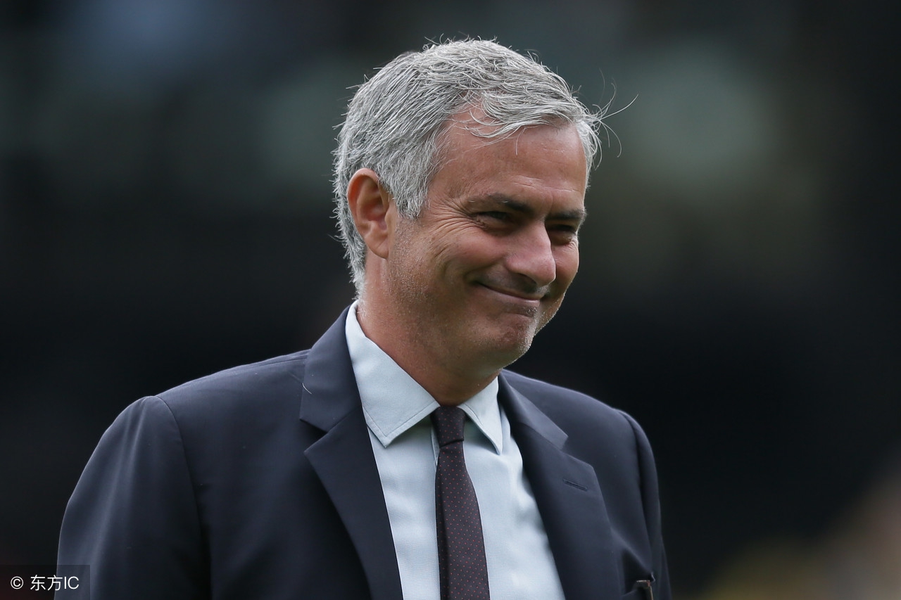 曼联赢下阿斯顿维拉,曼联4比2胜沃特福德比赛