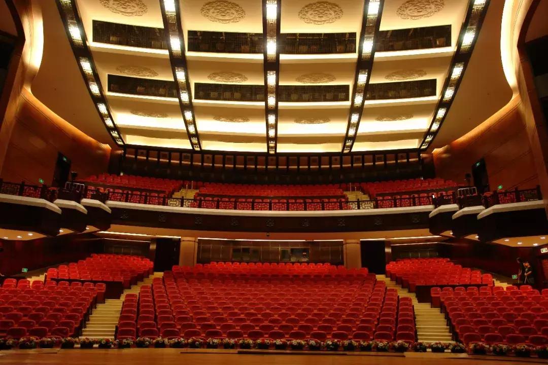 天津中华剧院演出信息,坐地铁去看天津滨湖剧院