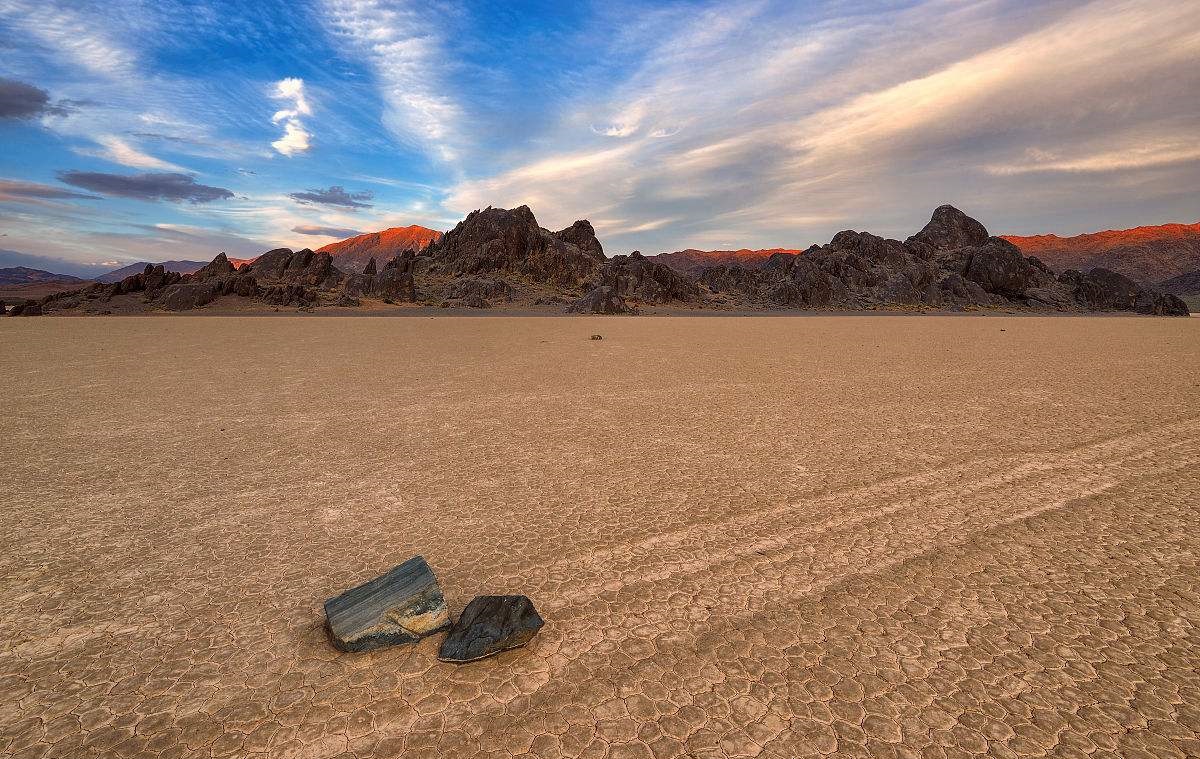 美国死亡谷魔鬼洞现沙漠,美国死亡谷公园图片