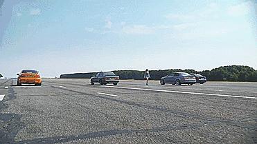 四代宝马M3同台竞技400米加速赛,你喜欢E30还是F80?