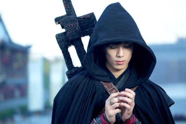 斗破苍穹吴磊去地底下遇到人是谁,斗破苍穹吴磊他爹