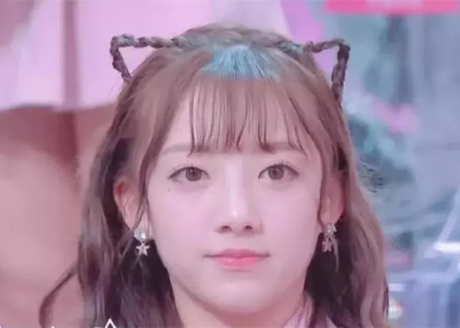 最火刘海女生显脸小适合大饼脸,一分钟就能搞定的发型显脸小