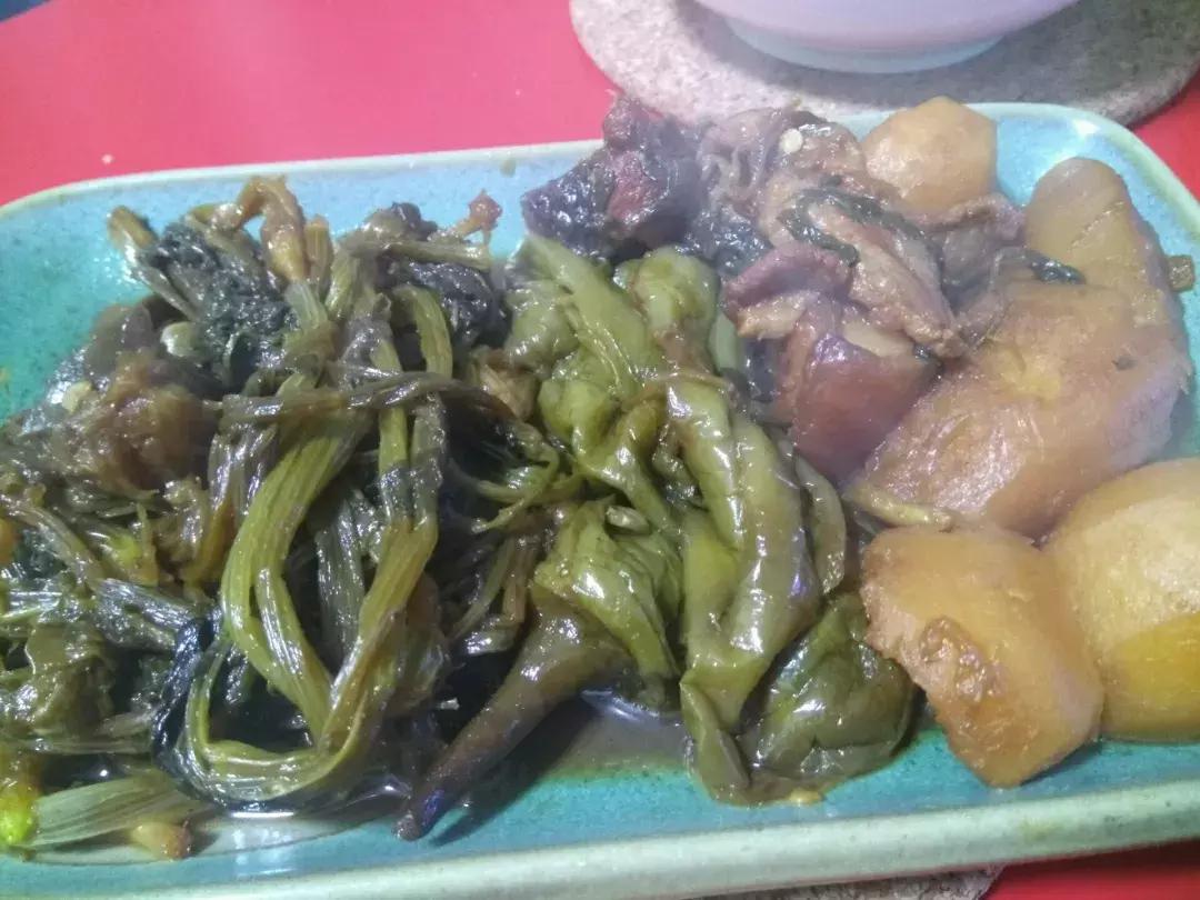 东北烀地瓜梗咸菜教程,东北烀咸菜疙瘩正宗做法