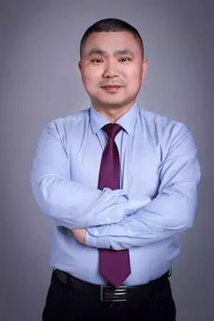 18岁的弟弟仅在朋友的担保下就借了高利贷，到期无力偿还，但借贷公司一直骚扰我家人，我该怎么办？