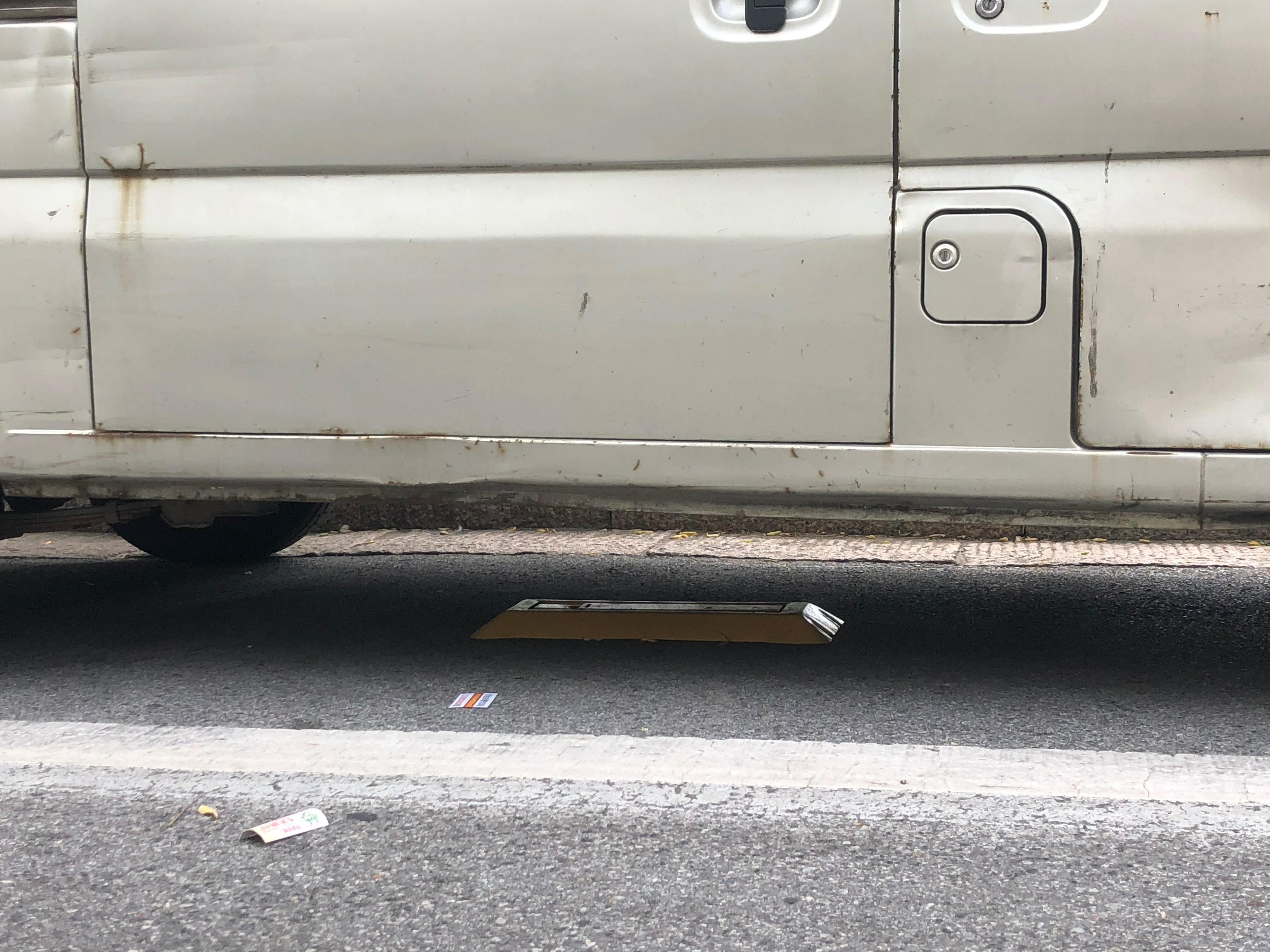 青岛停车难？解开“霸道”地锁，“钥匙”在哪？