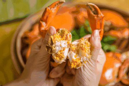 「团购」中秋送礼必备！价格低质量好的阳澄湖大闸蟹要去哪里买呢？这只来自阳澄湖的鲜活大闸蟹肥美爆膏正当时，错过等一年！