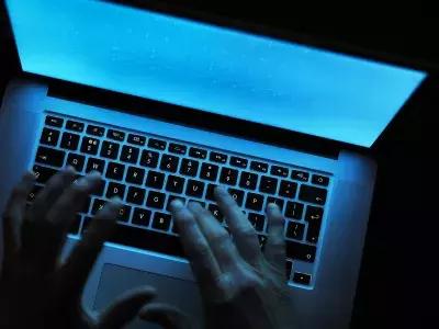 发明“抢红包”外挂狂赚千万元！然而，研发者最近悲剧了……