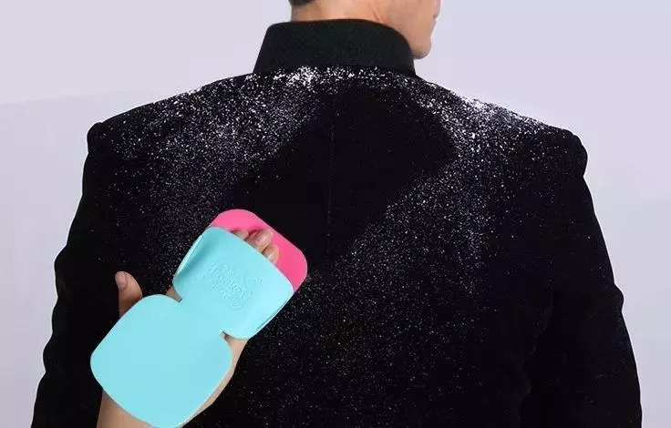 黑色纯棉衣服粘毛妙招,衣服粘毛絮用啥方法