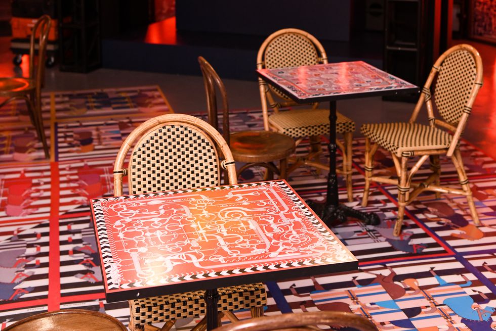 Hermès丝巾为何让全世界女人都着迷？爱马仕丝巾俱乐部给你解答