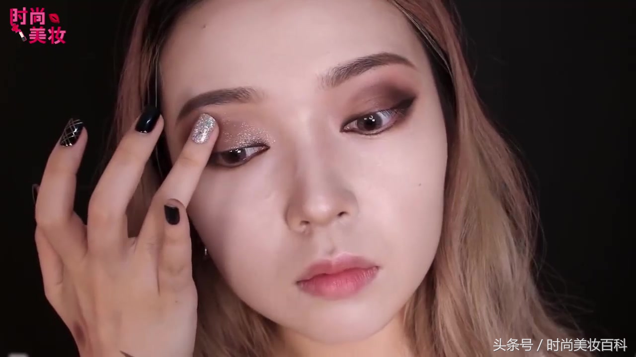 「时尚美妆」狂野性感的烟熏妆图解教程