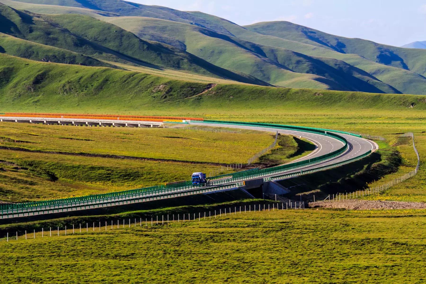 年宝玉则神山,年宝玉则天堂湖