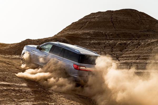 林肯领航员自由行,林肯领航员第三排空间体验