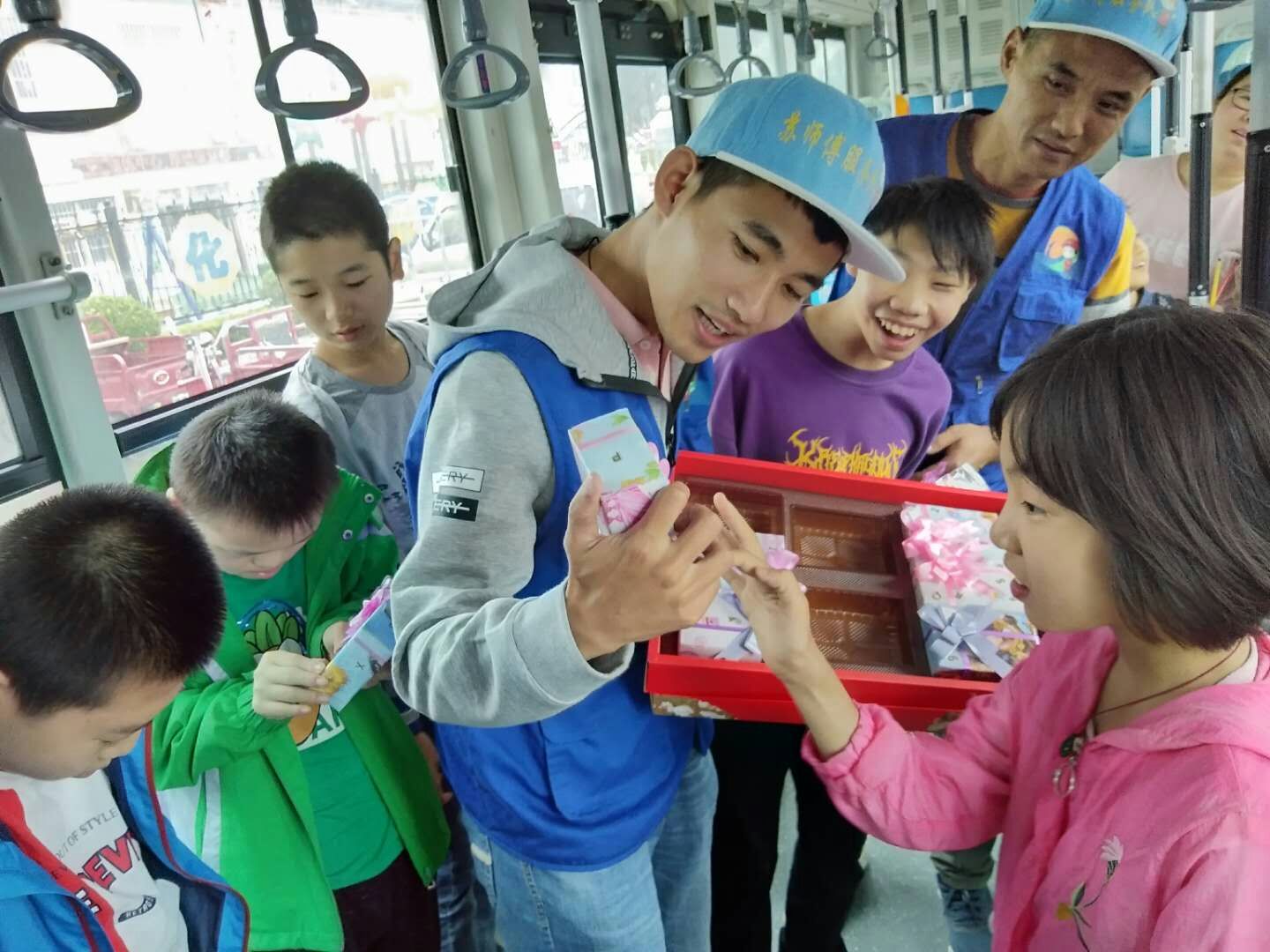 郑州公交二公司志愿者行动,郑州公交二公司志愿者