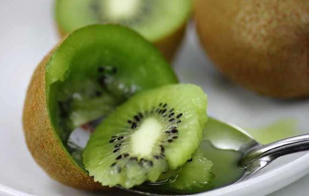 吃了一个猕猴桃男孩突发休克,一个小男孩吃了猕猴桃