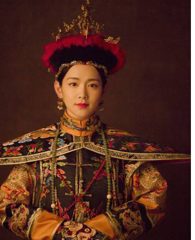 《如懿传》：小乾隆17岁的舒妃*焚自**下线，是什么让她万念俱灰？