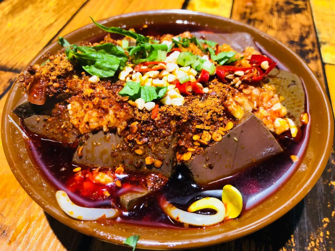 郑州炭火蛙锅哪家好吃,郑州炭火双层蛙锅