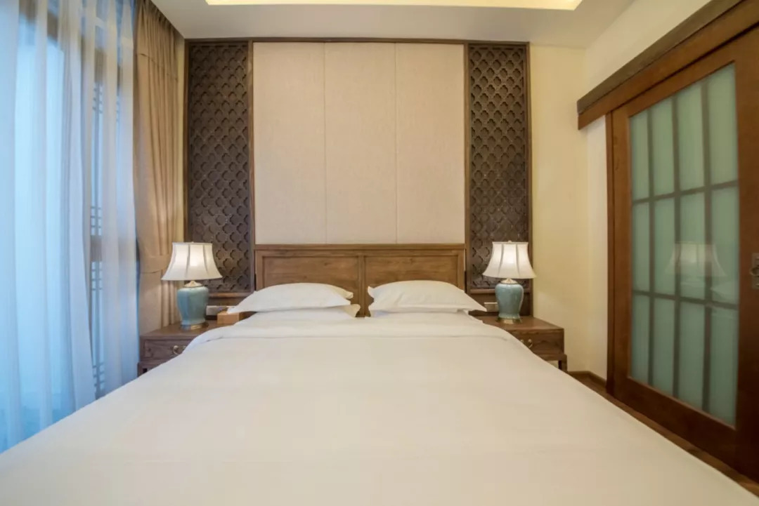 离开故里赴香港30载，玉龙雪山依然屹立为她守候丨丽江·久木居舍