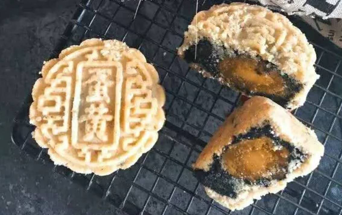 人在吃秤在看的意思,人在吃秤在看文字图片