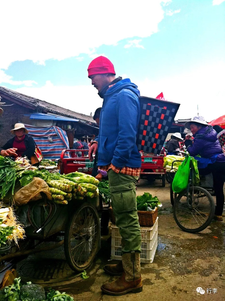 行李︱老艾：只要活着，谁不在路上